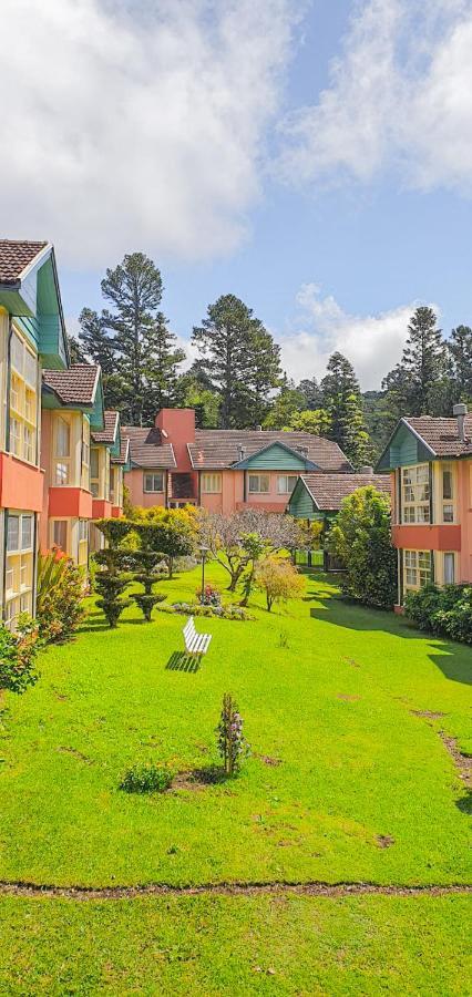 Duplex Floresta Negra - Sua Base Perfeita Em Gramado! Otima Localizacao Lagonegro 500M - 02 Quartos E 02 Banheiros Para Familia Em Condominio Fechad0, Cozinha Completa Com Garagem E Portaria 24H Exterior foto