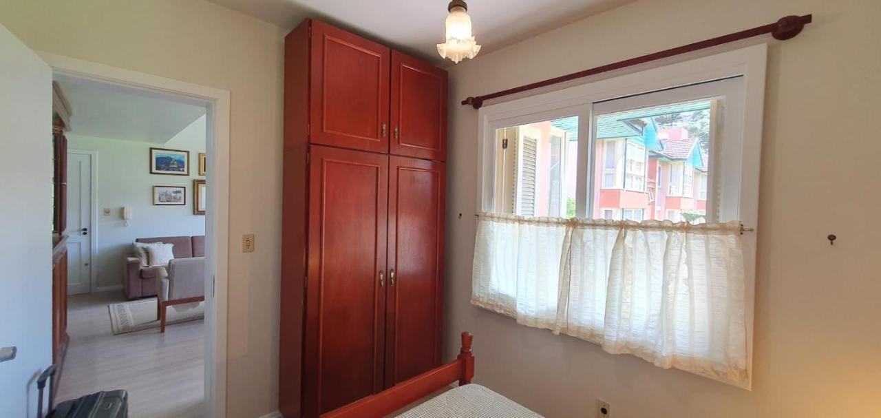 Duplex Floresta Negra - Sua Base Perfeita Em Gramado! Otima Localizacao Lagonegro 500M - 02 Quartos E 02 Banheiros Para Familia Em Condominio Fechad0, Cozinha Completa Com Garagem E Portaria 24H Exterior foto