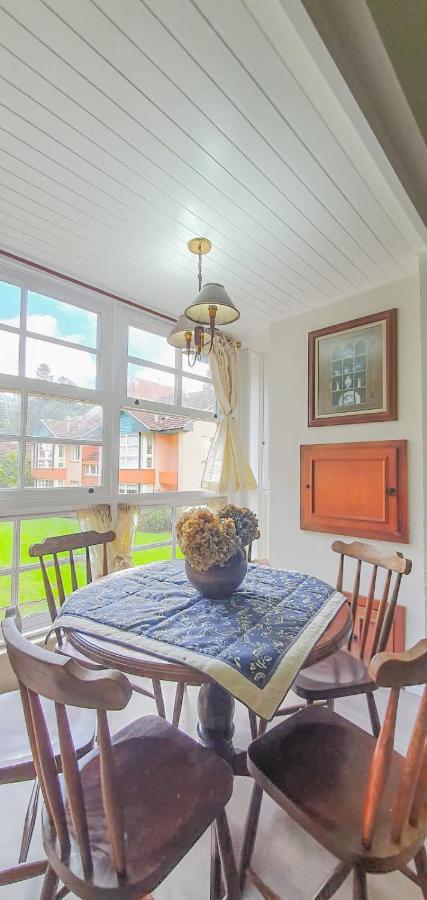 Duplex Floresta Negra - Sua Base Perfeita Em Gramado! Otima Localizacao Lagonegro 500M - 02 Quartos E 02 Banheiros Para Familia Em Condominio Fechad0, Cozinha Completa Com Garagem E Portaria 24H Exterior foto